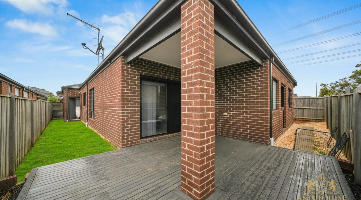 CP_00331-WITH GRASS_DECLUTTER