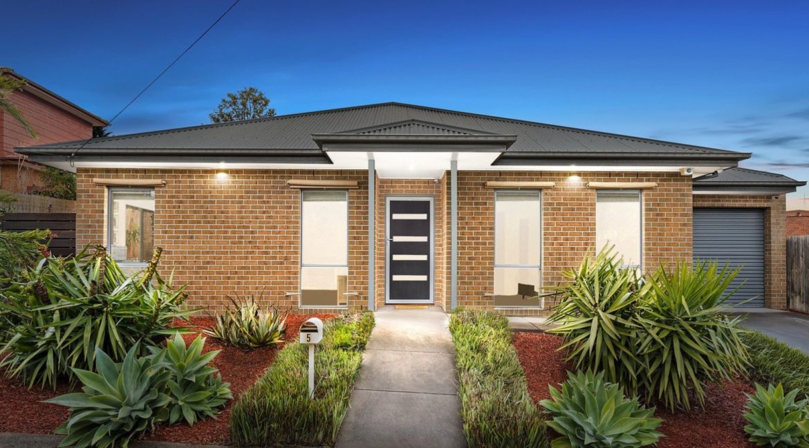 5 Pope Court Mooroolbark VIC 3138 - 1